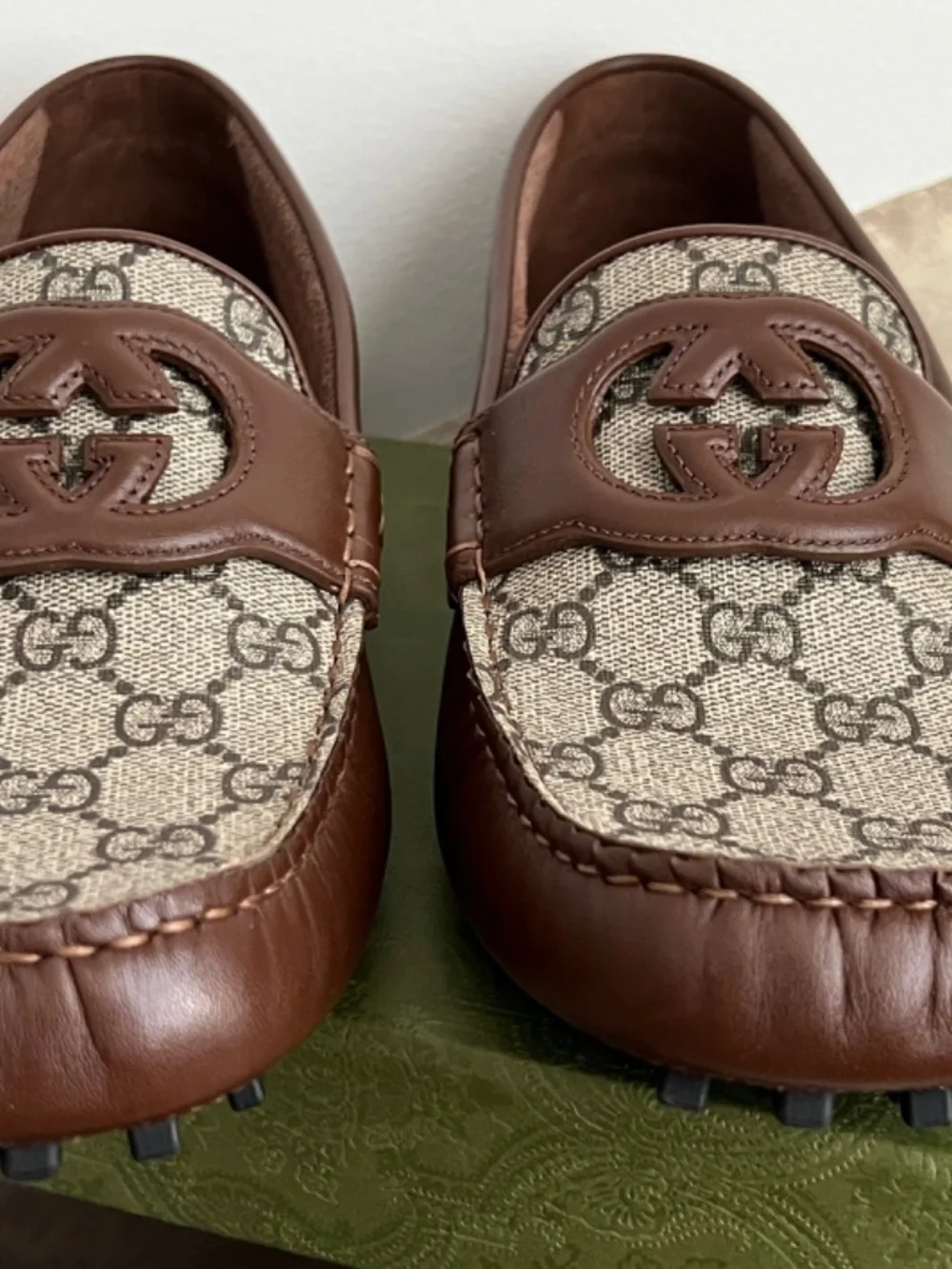 Gucci size 10